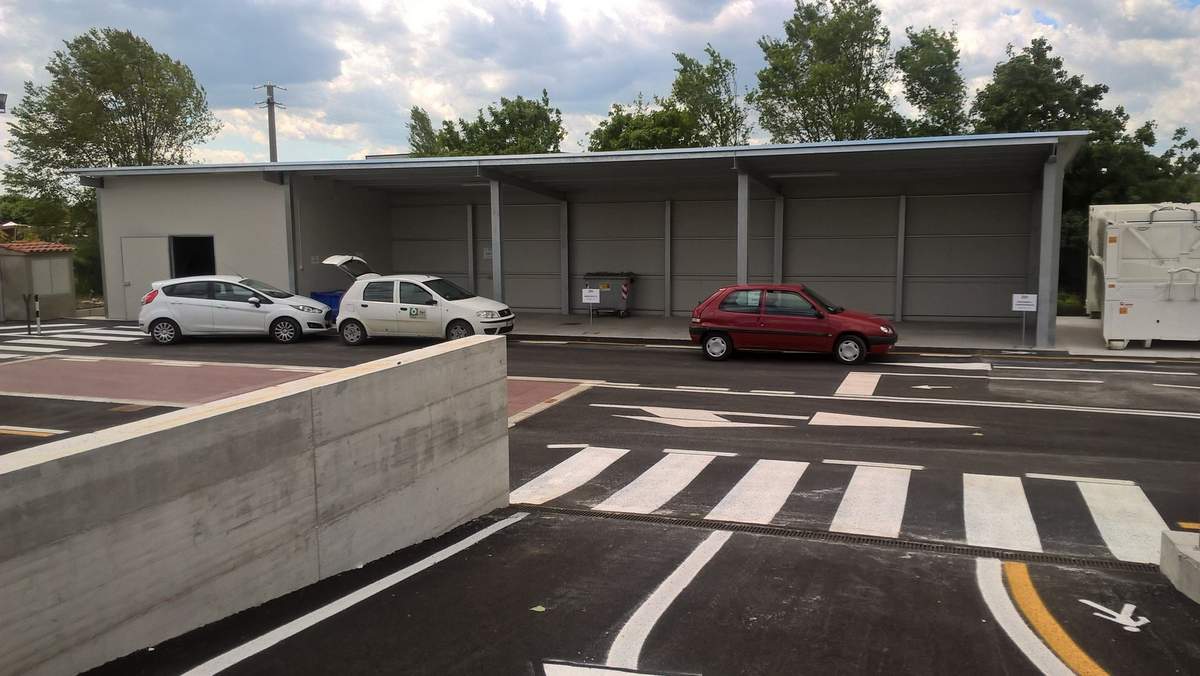 L'area del compattatore in una foto di Sei Toscana