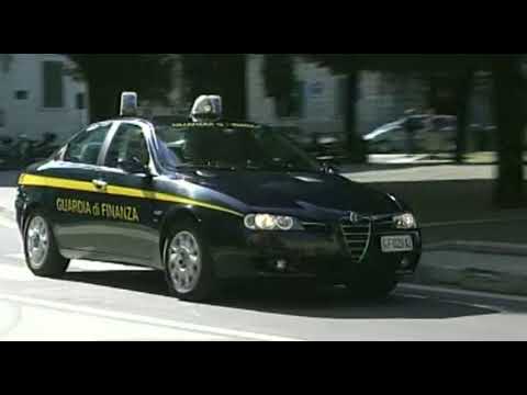 Cavriglia(Ar). Tenta di investire i finanzieri, in auto con 700 grammi di marijuana: arrestato