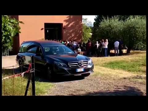 Tragedia di Genova, il giorno dell'addio a Stella nella chiesa evangelica di Foiano