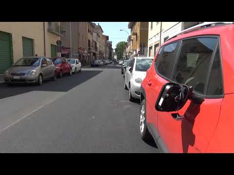 Arezzo, 47enne investita in via Piave: caccia al pirata della strada