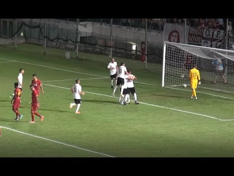 Calcio, un gran bell'Arezzo contro la Roma: giallorossi vincono 3-1 nella ripresa