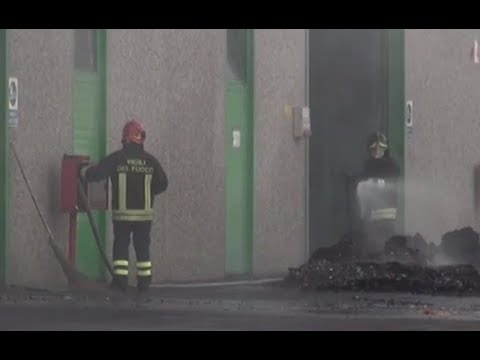Foiano, nuovo incendio alla Raetech: divieto di raccolta di frutta e ortaggi nel raggio di 700 metri