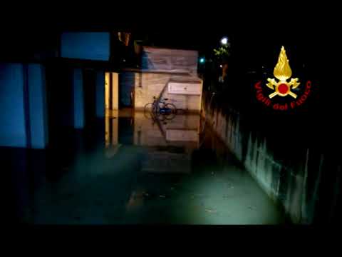 Bomba d'acqua su Cortona, le immagini del vigili del fuoco