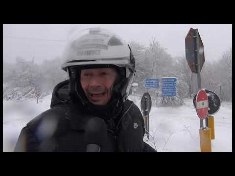 E45, difficilissima situazione per la neve sulla Viamaggio. Primi fiocchi anche ad Arezzo