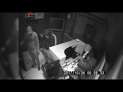 Montevarchi, violenta rapina alla sala slot: 4 arresti. Il video