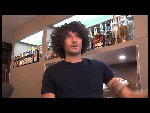 Parapiglia in via Roma: giovane dà in escandescenze e si scaglia contro passanti: denunciato