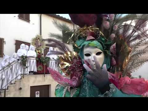 Le maschere barocche tornano nel borgo medievale di Castiglion Fibocchi