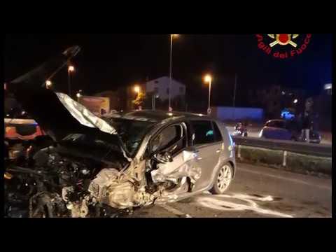 Incidente sulla Sr71, auto si ribalta: feriti due bambini
