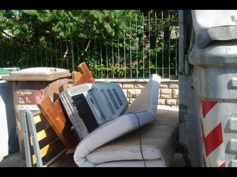 Arezzo, rifiuti e siringhe. Mery Cornacchini: 