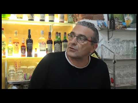 Perde soldi alle slot e getta liquido infiammabile in tre bar, denunciato