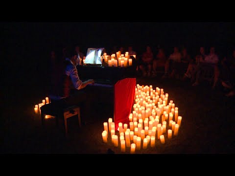 Piano e candele per un concerto suggestivo a Lucignano (Ar)