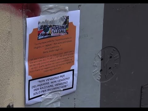 “Le guerre tra i poveri le vincono i ricchi”: manifesti a Saione contro il decreto sicurezza