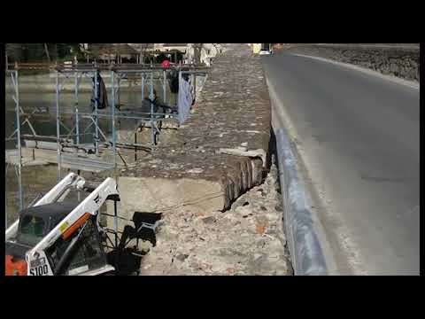 Ponte Buriano, ancora transenne: veicolo impatta un muretto